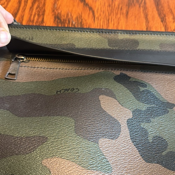 Coach Leather Camo Carry All Pouch in dark green/tan multi print. Style# F29127 - Picture 3 of 4